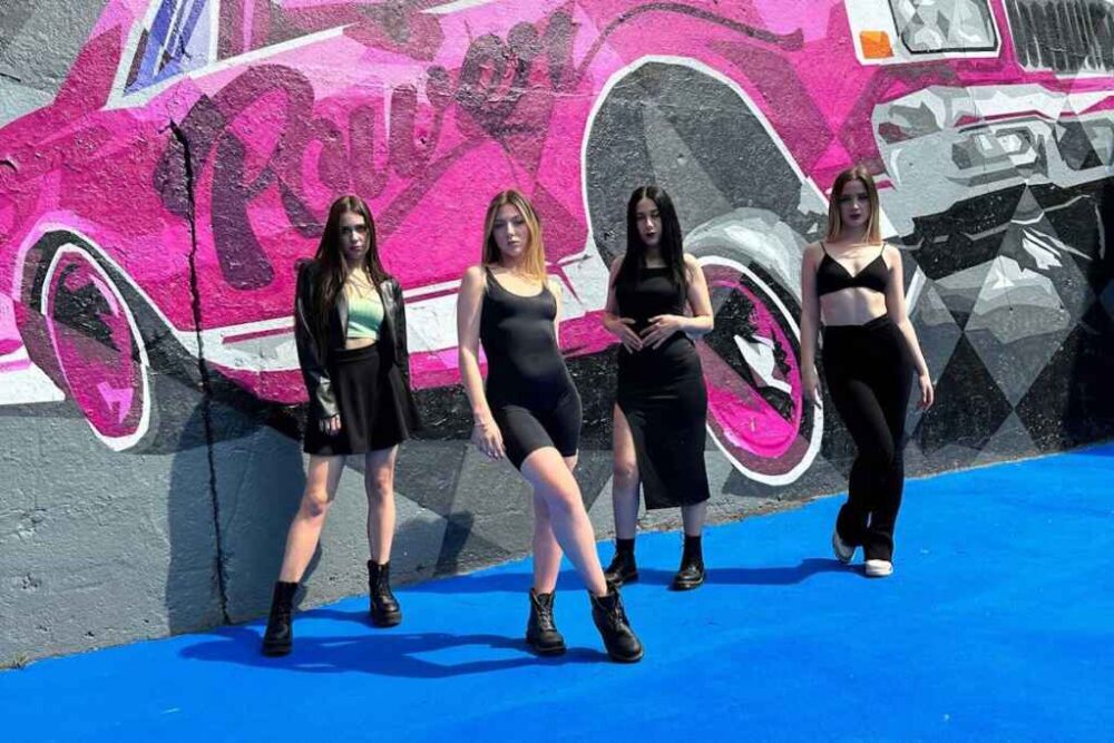 RagazzePunk: giovedì 28 settembre la band multietnica ha presentato in anteprima a XFactor il singolo “Stella di Hollywood”